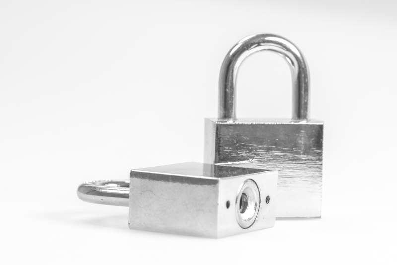 Protection against industrial espionage through e-mail encryption