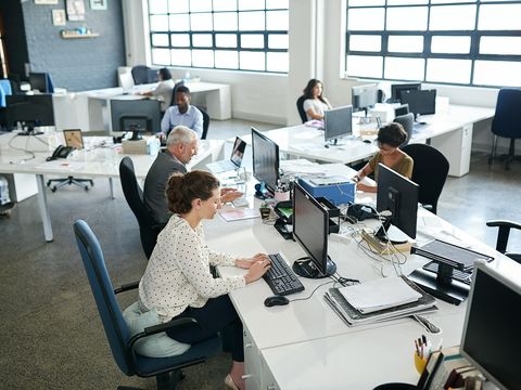 Platz sparen, CO₂ senken: Warum Raumoptimierung im Office nachhaltiger ist, als man denkt.