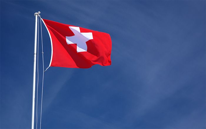 Fahnenmast mit schweizer Flagge